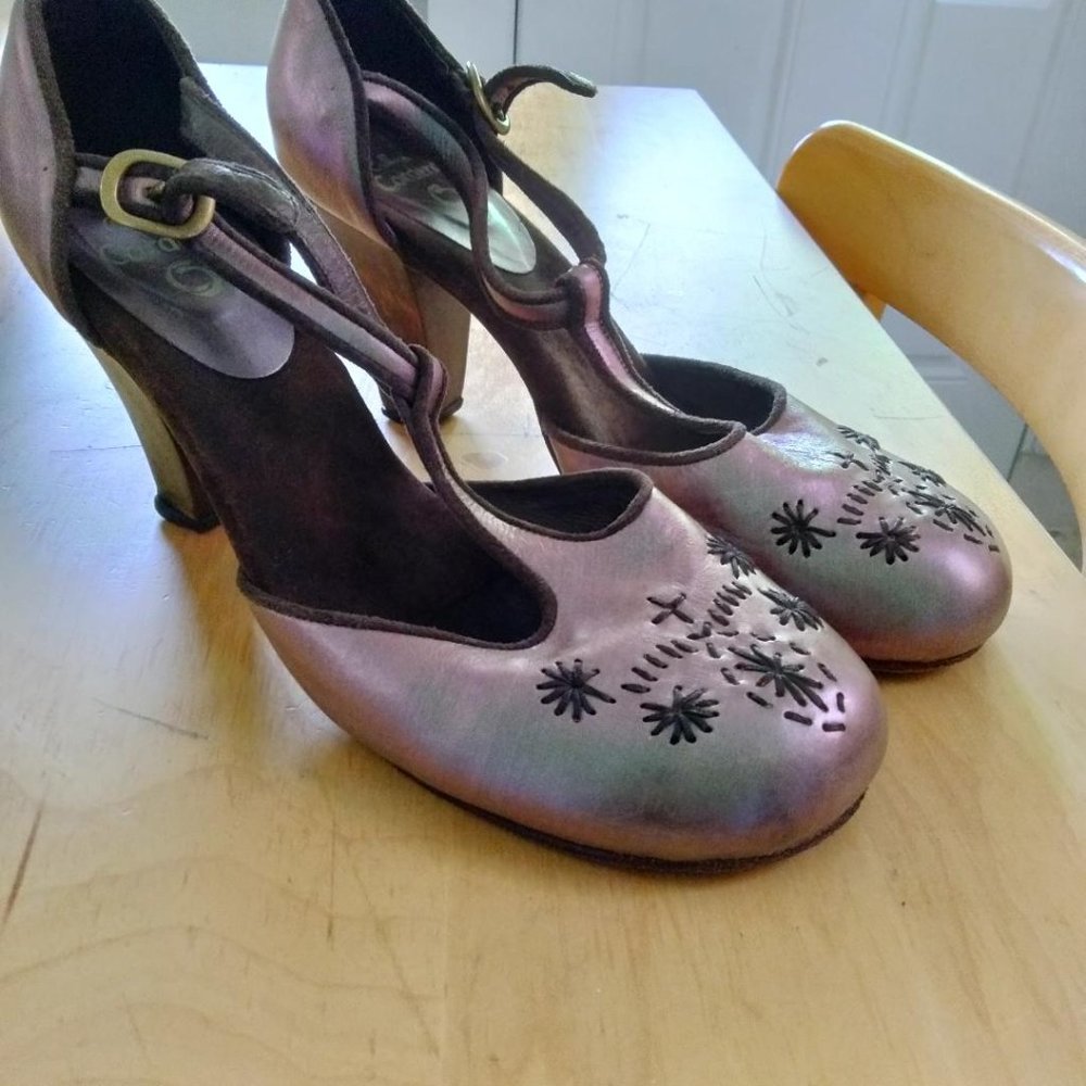 Calleen Cordero "Sarita" Iridescent Taupe Heels Size 11